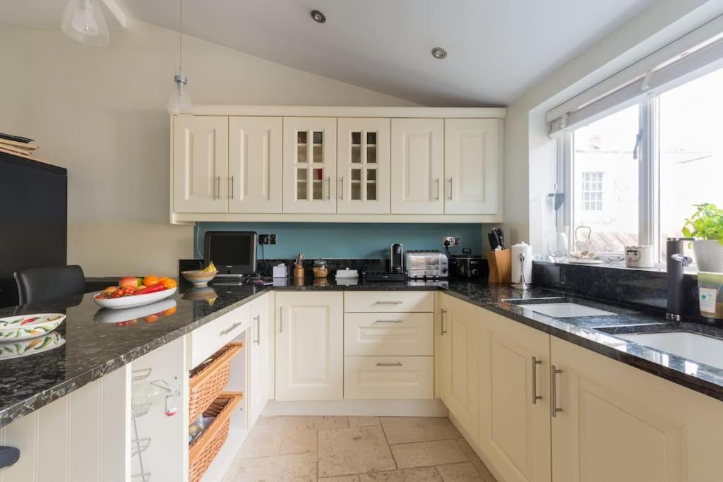 Four Bedroom Townhouse In Famous Suffolks Area Cheltenham Eksteriør bilde
